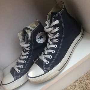 Navy blue converse